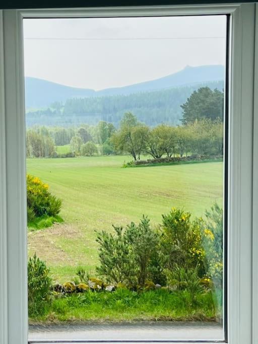 Cosy Country House In Deeside Finzean Номер фото