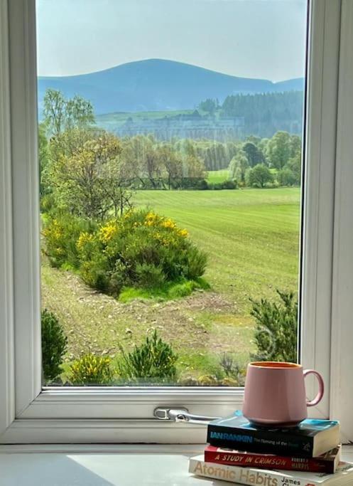 Cosy Country House In Deeside Finzean Номер фото